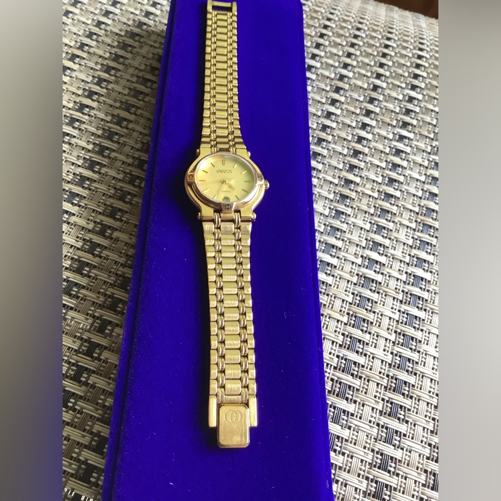 Gucci Ladies Gold Tone Bracelet Watch 💛💛 - Picture 13 of 16